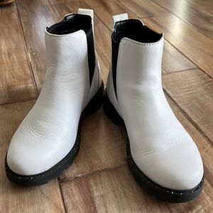 Sorel Lennox white bootie